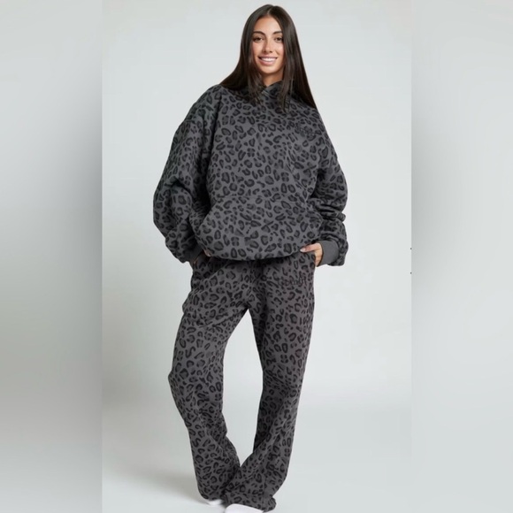 Comfrt Tops - Comfrt Panther sold out hoodie